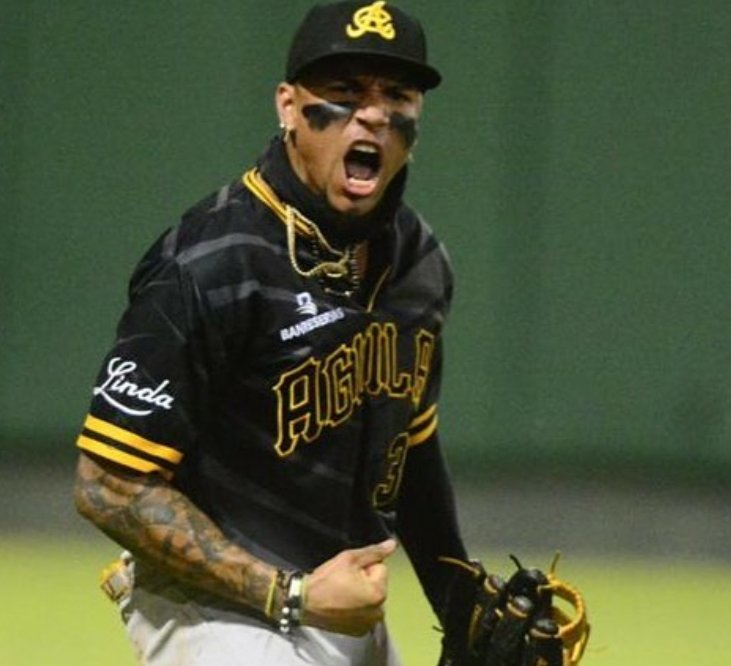 AguilaPica's tweet photo. Las @aguilascibaenas en su momento 🔥🔥🔥🦅 #Motivadas #Enfocadas #DandoleValorALas7Letras 💛⚾️🏆2️⃣2️⃣ https://t.co/F2xoXIJbv8