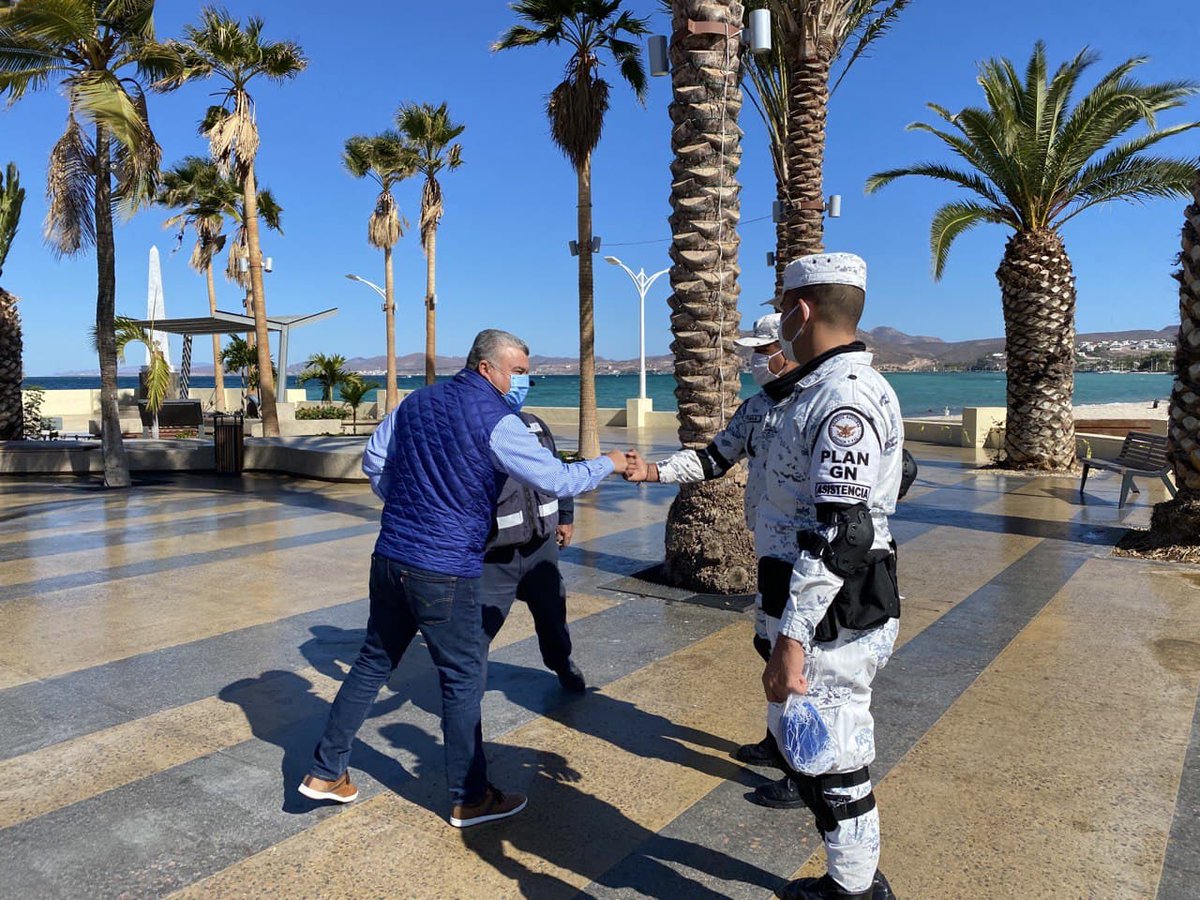 jlopezsotobcs's tweet photo. ¿Qué tal va su jueves? 

Al supervisar el Kiosco del Malecón de #LaPaz, obra realizada por la #APIBCS, me da mucho gusto ver que este emblemático lugar es para uso y disfrute de todos.

#SomosAPIBCS
#EstoYaEsUnMejorFuturo https://t.co/rzdDOmf49U