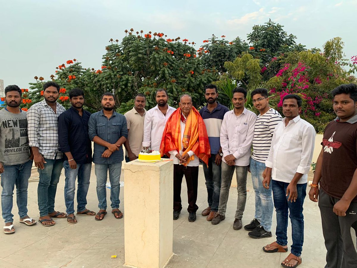 Vsd_India's tweet photo. VSD ( Vidyarthi seva dal ) State President MIR Qurram Ali  celebrations Justice Chandra Kumar Sir  birthday
along with Telangana student unioun (TSU) State president Nalgonda Anji ,and other student leaders at his Residence hasthinapuram in Hyderabad
 #justicechandrakumar https://t.co/x3xtxO5KVs