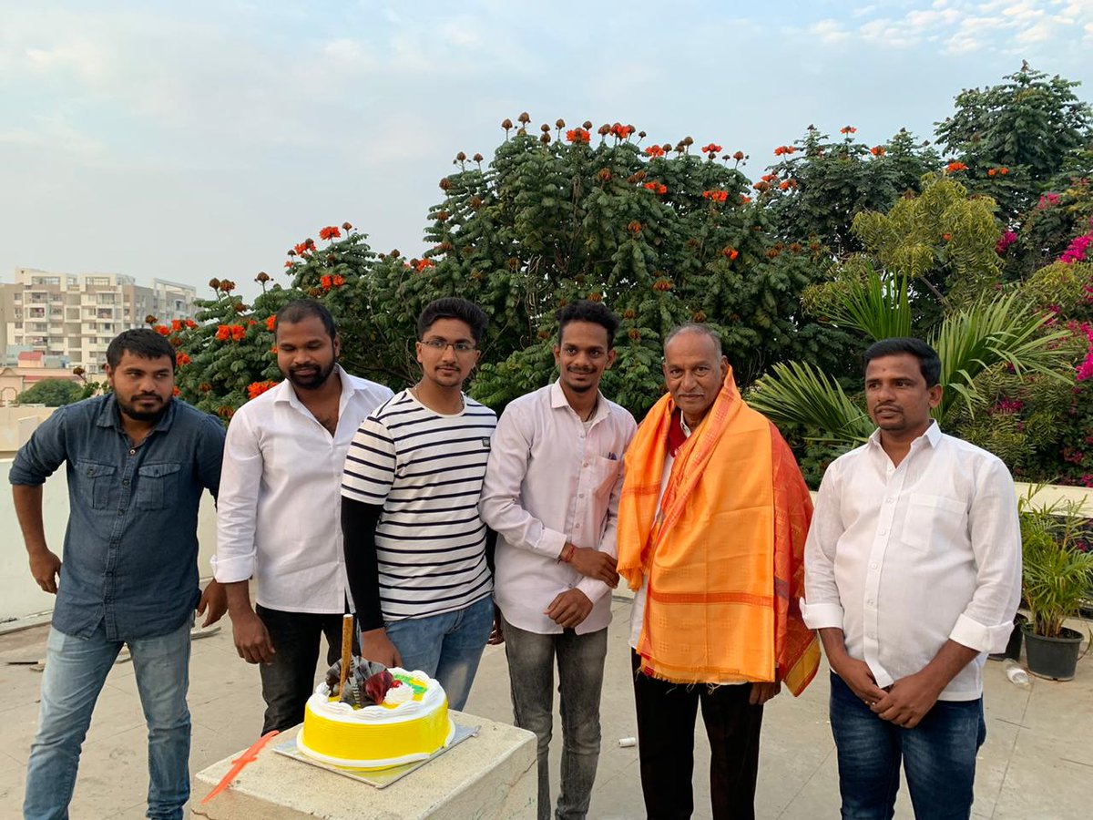 Vsd_India's tweet photo. VSD ( Vidyarthi seva dal ) State President MIR Qurram Ali  celebrations Justice Chandra Kumar Sir  birthday
along with Telangana student unioun (TSU) State president Nalgonda Anji ,and other student leaders at his Residence hasthinapuram in Hyderabad
 #justicechandrakumar https://t.co/x3xtxO5KVs