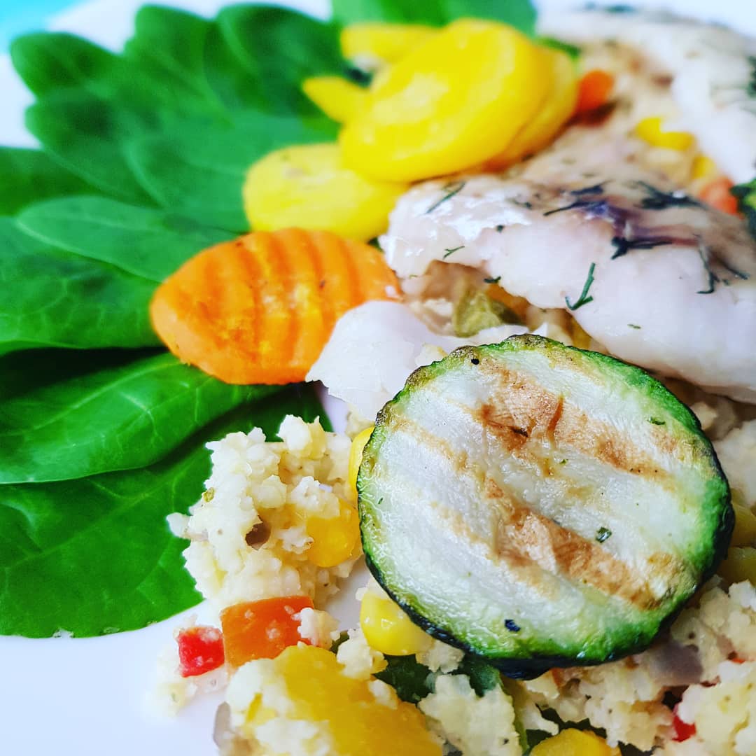 Eve38795772's tweet photo. Delicious grilled fish with millet and vegtables
Recipie on my Instagram: @weightlossbyeve0
Try out some healthy foodbooks:
https://t.co/PhHPj0T274 #fitness #Slim #fit #instafit #ketodiet #caloriecounting #losingweight #vegetables #healthy #spinach #fish  #healthydinner https://t.co/ZBEjQNoFo0