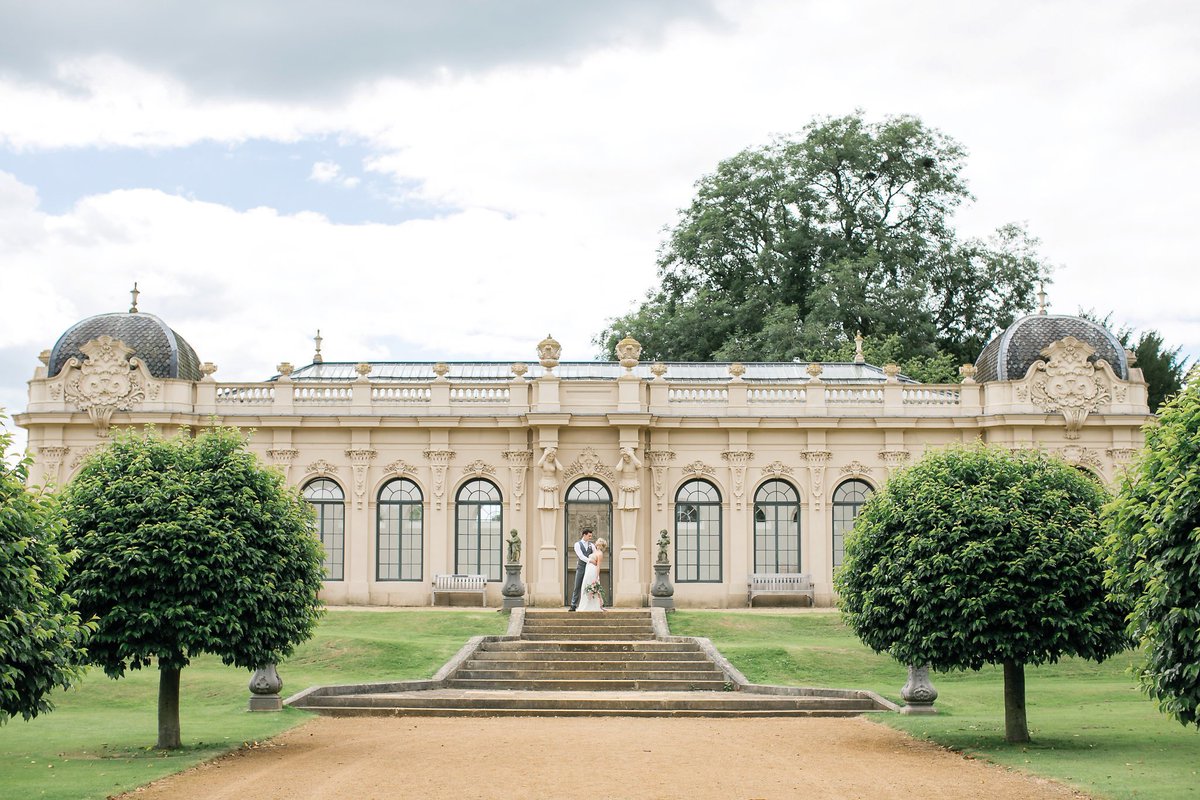 From the elegently gilded rooms of the Mansion House to the sun-drenched Orangery or a marquee set in acres of beautifully landscped grounds, @EH_WrestPark is the perfect backdrop to your #wedding

#weddingwedneday

bit.ly/3myLRrT