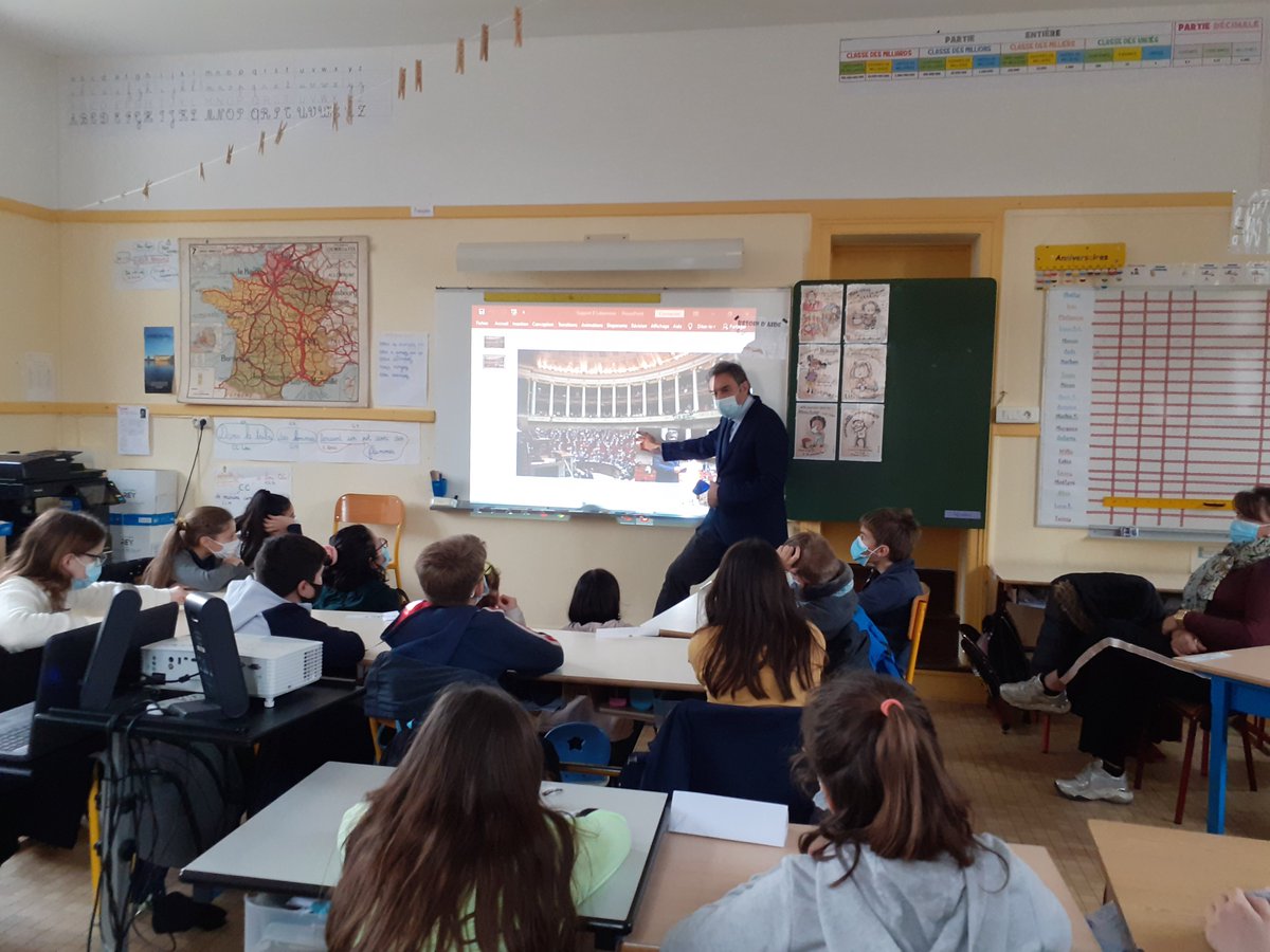 dsden37's tweet photo. En présence du maire de #Chenonceaux, visite du député @LabaronneDaniel aux CM2 de l'école élémentaire du RPI de Civray-de-Touraine-Chenonceaux, dans le cadre du projet #ParlementDesEnfants ▶️ réponses aux questions et encouragements pour cet engagement citoyen !
#EMC #EDD https://t.co/rT5Lw7Ts17