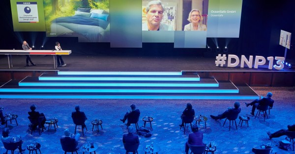 #Lesetipp: <a href="/moebelmarktde/">moebelmarkt.de</a> berichtet über einen unserer Sieger beim DNP Design: OceanSafe. „Wir sind wahnsinnig stolz auf diesen Preis“, sagt Manuel Schweizer, Gründer und CEO von OceanSafe. ow.ly/7ODt50D2sHE #DNP13 #Nachhaltigkeit #Kreislaufwirtschaft