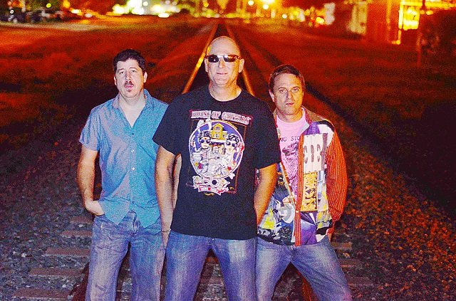 TONIGHT: join Bird, #Monchylinda and Michael for a #Clamjam <a href="/BARNANCY305/">NANCY</a> beginning at 8 p.m. No cover, 21+, bring your axe! #LittleHavana #openmic