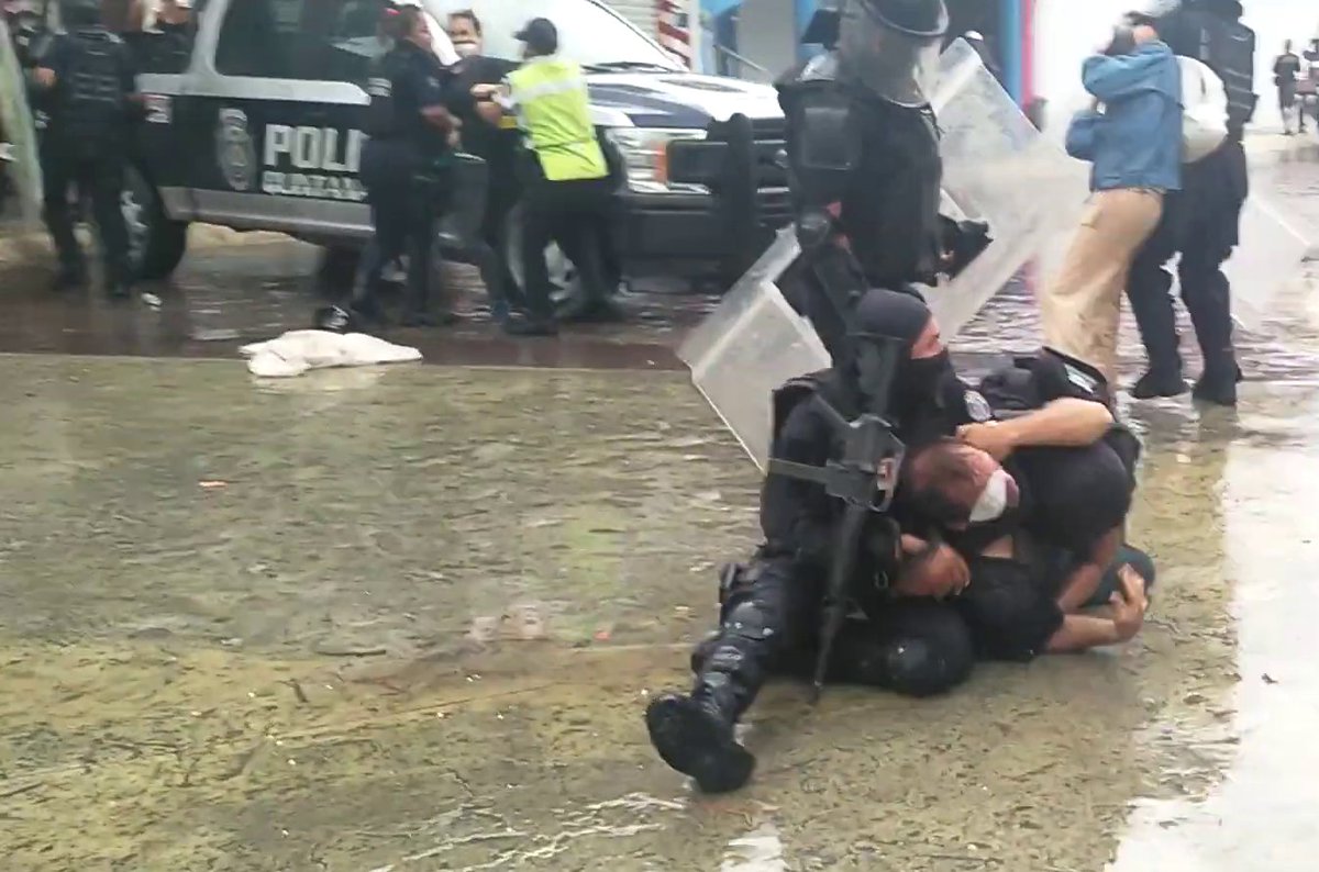 AntiCorrupcioPM's tweet photo. la “mano dura” de Laura Fernández raPiña hace 7 meses fue categórica con las mujeres policía separándolas de su cargo inmediatamente, pero con Gumersindo el trato ha sido preferencial y este sigue en funciones https://t.co/h5FkgxYQJk