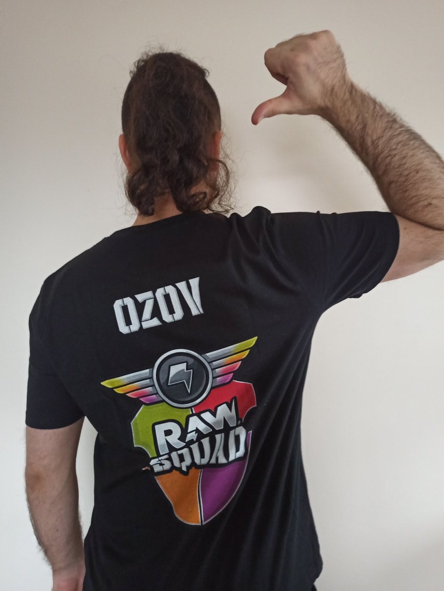 SoyOzov's tweet photo. Me ha llegado esto de parte de @rawsuperdrink ¡Empezamos el año fuerte! Gracias 😁 #YoBeboSalud #RAWsquad https://t.co/WQnpuDku0a