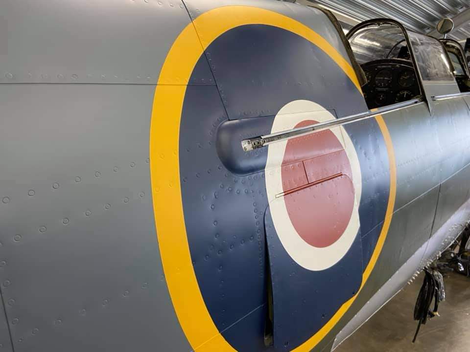 Latest on ML407’s winter freshen up - roundels are on! She’s starting to look pretty fine!

#spitfire #ML407 #airshow #engineering #refurb #warbird #avgeek #workshop #roundels #passengerflights #flyaspitfire #engineer #aircraft #airplane