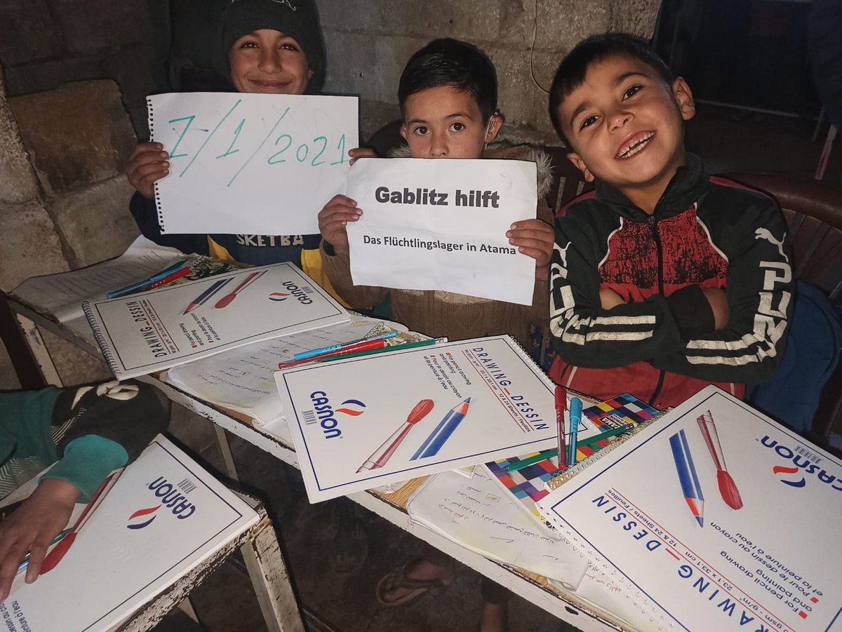 AlyousefShaher's tweet photo. Dieses Lächeln strahlt mehr als eine Glühbirne und kostet weniger als ein Muffin 🍩
#Solidarität https://t.co/Vvafb9HtPT