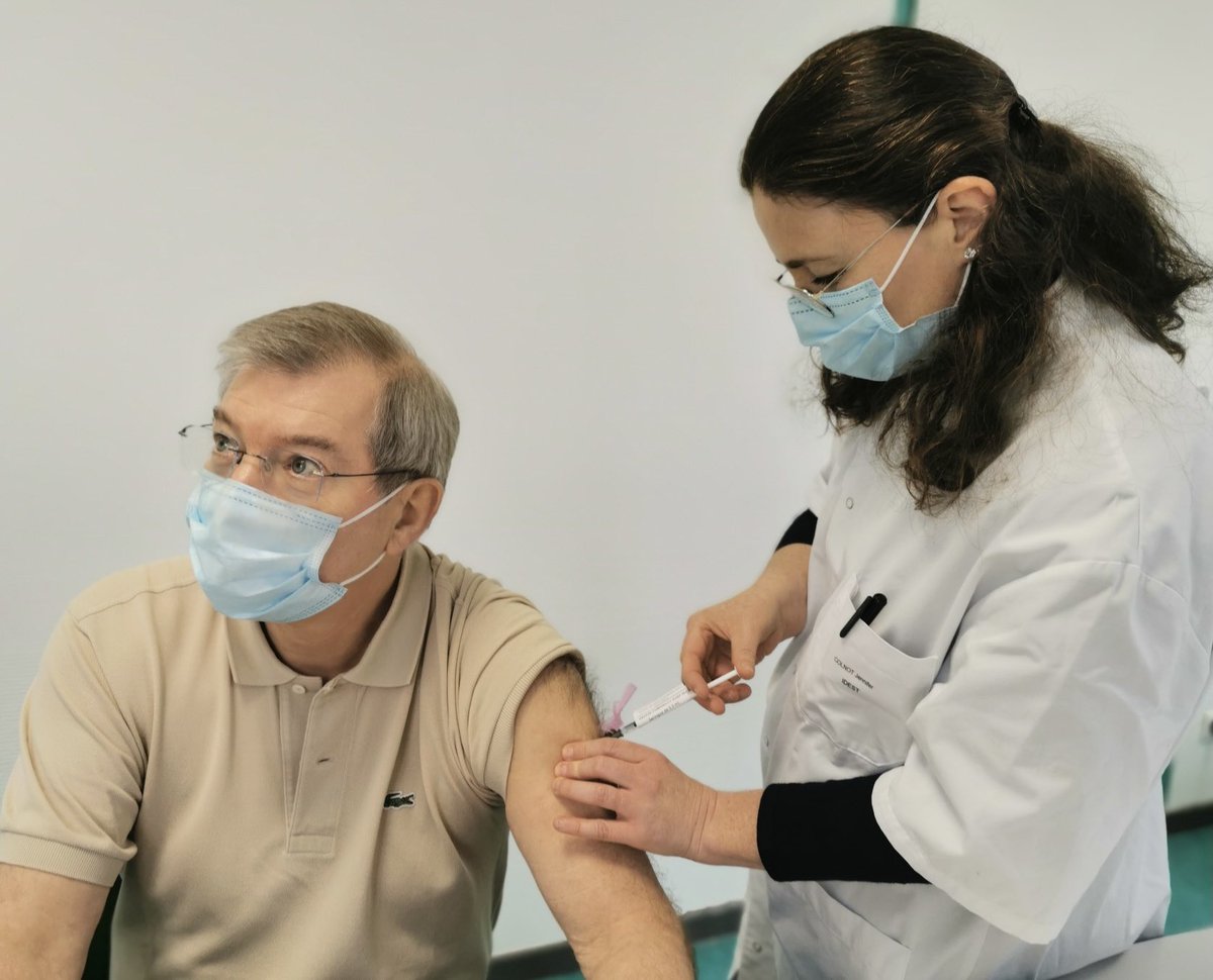 DavidPiney's tweet photo. Lancement aujourd’hui de la vaccination #COVID19 des professionnels de santé et résidents du #GHEMM et du territoire.
Un grand merci à toutes les équipes qui ont rendu cela possible pour leur engagement et leur réactivité, particulièrement au @CHRU_de_Nancy et #GHTSudLorraine ! https://t.co/iUuPYzRIo0