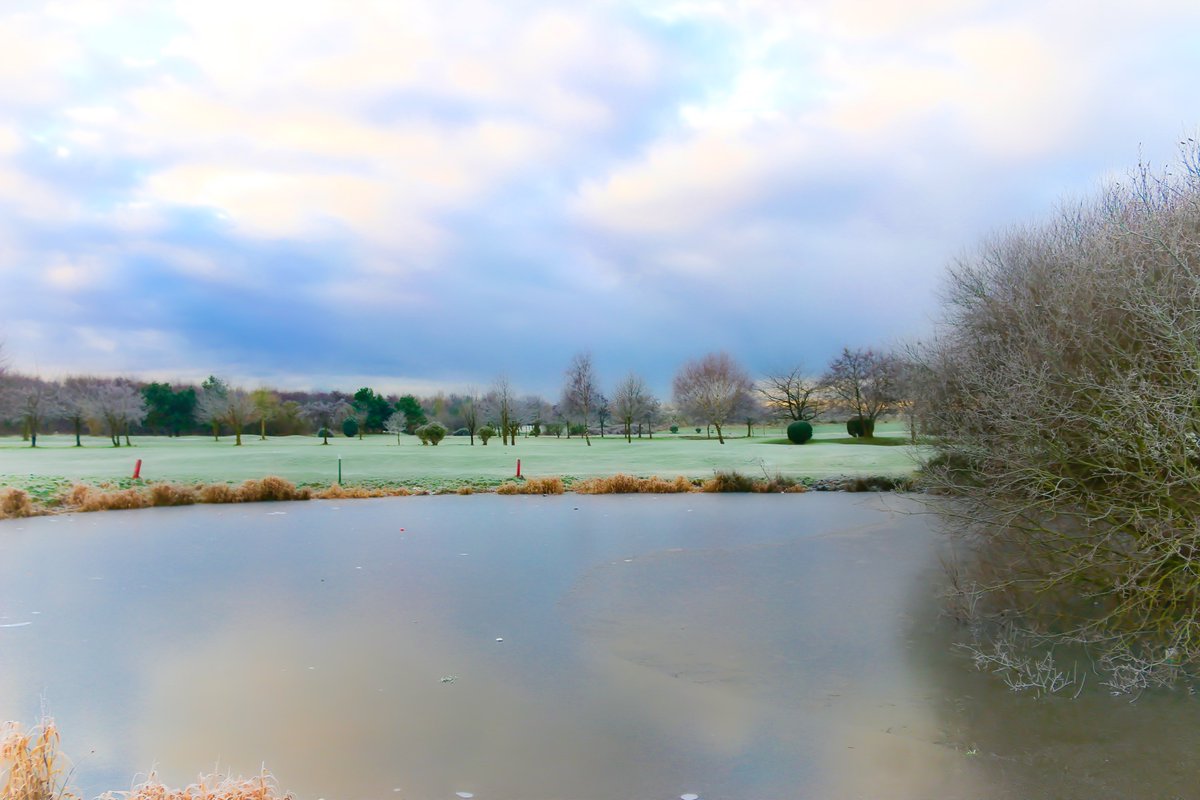 snapandgo222's tweet photo. Early today and a frozen walk on #BootleGolfCourse #weather #Liverpool @StormHour @ThePhotoHour #COVID19 #lockdownuk https://t.co/Jy3QEoTnGw