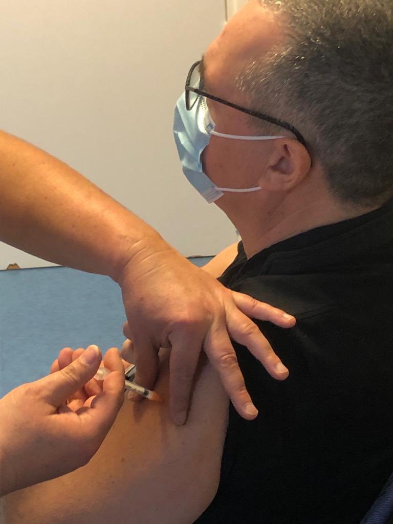GUITTON Christophe (@cguitton44) on Twitter photo Je suis vacciné et sans arrière pensée : dans qq jours j'aurai considérablement diminué le risque de faire un #COVID19 grave et d'être hospitalisé. Protégeons nous et notre entourage <a href="/CHLeMans/">Centre Hospitalier du Mans</a> #jemesuisfaitvacciner Je suis vacciné et sans arrière pensée : dans qq jours j'aurai considérablement diminué le risque de faire un #COVID19 grave et d'être hospitalisé. Protégeons nous et notre entourage <a href="/CHLeMans/">Centre Hospitalier du Mans</a> #jemesuisfaitvacciner