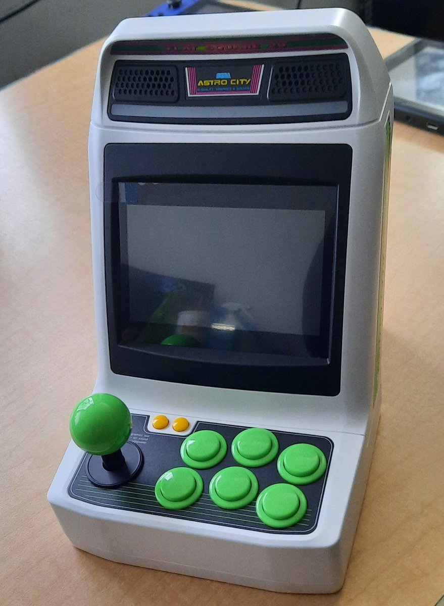 GoldenAxeTweets's tweet photo. Its tiny! But while trying to keep up with the news yesterday I was playing Golden Axe: Revenge of Death Adder and Bonanza Bros!

Yes, I also love Bonanza Bros. No, I will not be starting a Bonanza Bros Tweets account.

Unless... https://t.co/Y5xh9j8Crk