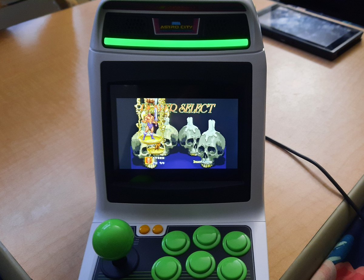 GoldenAxeTweets's tweet photo. Its tiny! But while trying to keep up with the news yesterday I was playing Golden Axe: Revenge of Death Adder and Bonanza Bros!

Yes, I also love Bonanza Bros. No, I will not be starting a Bonanza Bros Tweets account.

Unless... https://t.co/Y5xh9j8Crk
