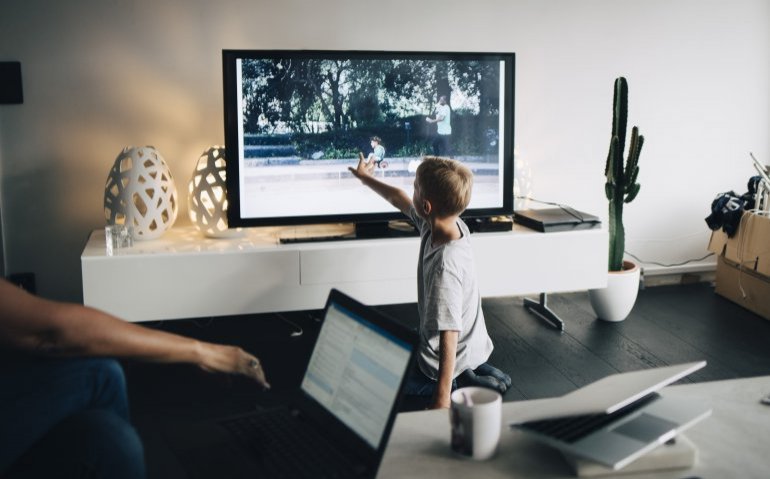 TotaalTV's tweet photo. KPN begint uitrol firmware die decoder Interactieve TV sneller maakt #KPN #InteractieveTV #televisie #media @KPN @XS4All @KPNwebcare https://t.co/92WA0w5CjY https://t.co/UvYwy8zujt