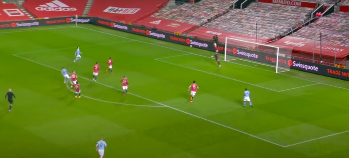 Interesting last night to see two different approaches to high saves. In left image Steffan goes with his top (opposite) hand to make a high diving save while Henderson goes with his bottom (near) hand in a similar situation although the ball is nearer & save slightly easier