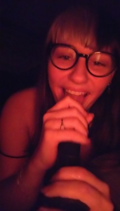 Did you see the little video surprise i left on my OF last night?? Wetter is better 🤤💦 https://t.co/oHFG8VNhdP