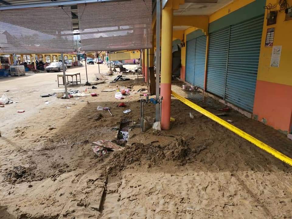 The aftermath of the floods in Raub, Pahang 2021

This is so sad.