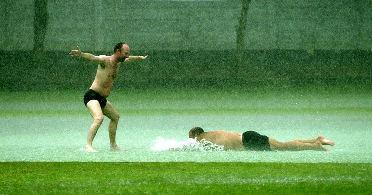 FlashCric's tweet photo. While we wait for the rains to stop, Nick and Aaron
(two of the Flashscore commentators) take time out to skylark out on square. Nick is the belly-flopper!
LIVE #BBL10 COMMS: π https://t.co/W12cdz93am π
#HEAVSTA https://t.co/gv5HBKMJNn