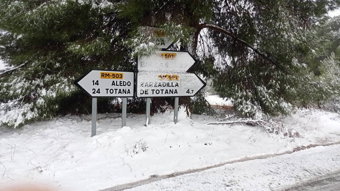 AyuntTOTANA's tweet photo. ❄❄❄ @PCivil_Totana refuerza las labores de vigilancia y control en el dispositivo de emergencias dispuesto en @SierraEspunaPR en colaboración co  @112rmurcia @aamm_murcia @MurciaForestal y @defensaforeMUR https://t.co/nbXGF3RKRl