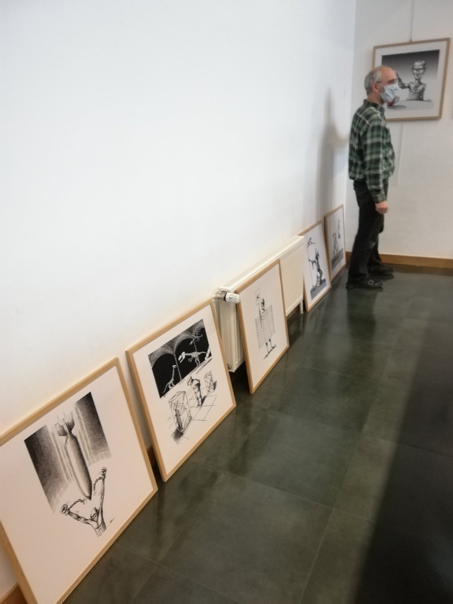 BibHavel's tweet photo. [Voie des Indés] Montage en cours de l'expo des dessins de presse de @ManaNeyestani des @Editionscaetla🖊️L'exposition est visible à partir d'aujourd'hui et jusqu'en mars, dans le cadre de la #VoiedesIndés ! Plus d'infos à venir... @mairie18paris @BibParis @bibliocite https://t.co/CNyywhdTNi
