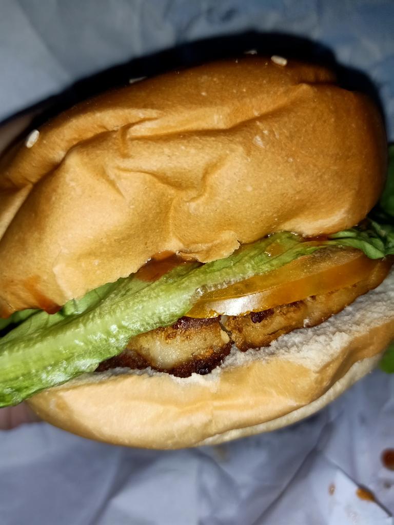 xeixei97's tweet photo. Hari ini hari burger mpe bosen mpe puas sukuriiinnn 🤭🙄😂 https://t.co/maHse4S1iB