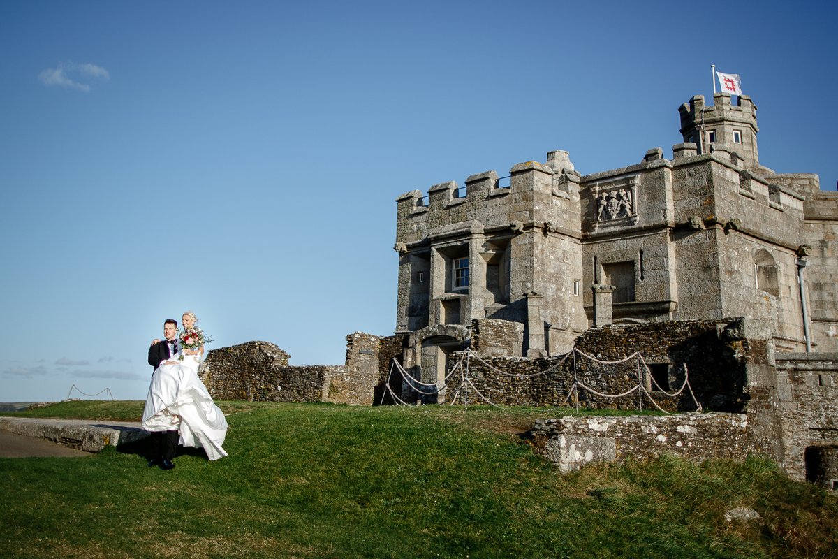 We love this intimate soically distanced #wedding from Autumn last year at PendennisCastle #weddingwedneday

📷 @brianrobinson75