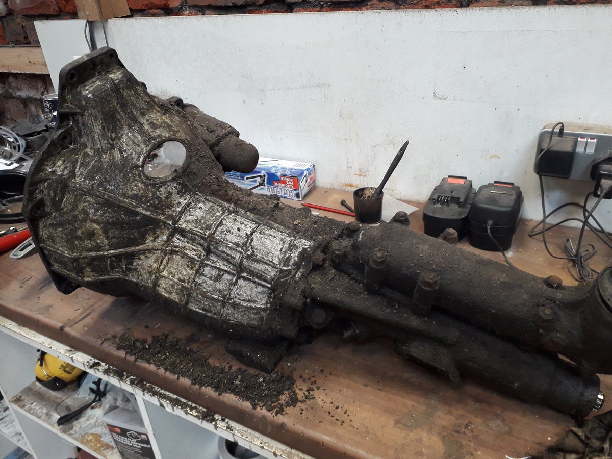 Just for fun, have a guess which #classiccar this gear box is out of that I'm cleaning ready for inspection and any repairs before its refitted

#kingof #SBS