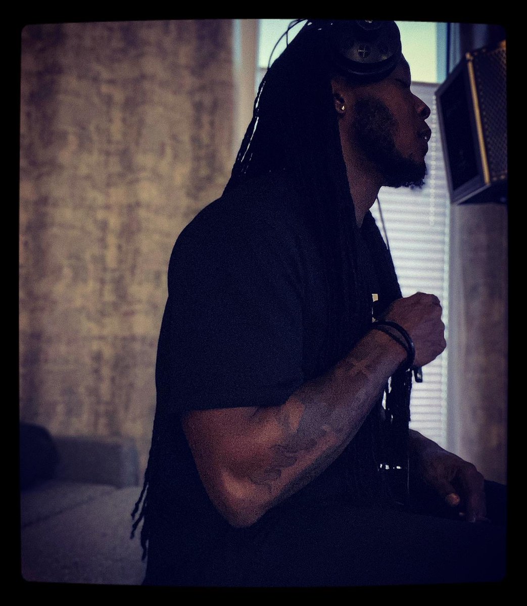 FAMUSIQ's tweet photo. 🎶 🖤
.
.
.
#mylife #mylove #myplace #myexpression #lovewhatyoudo #unity #blessings #thursday #weareunprotected #prayingforyou #dontjeck #Zo!!!! https://t.co/y7BTopm0Vk