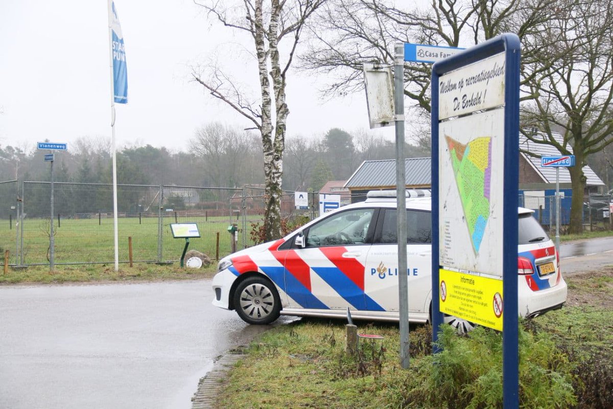 Politie zoekt ongeveer 35 jarige man op sokken #holten #nieuws ..