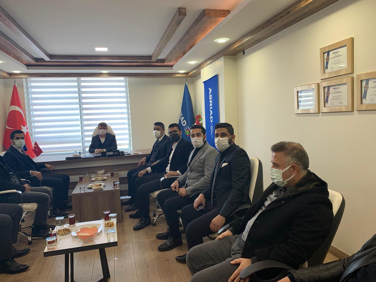 Derneğimizi ziyaret ederek parti programları ile ilgili bilgi veren <a href="/devapartisi/">DEVA Partisi</a> il başkanı <a href="/mujdeci_melik/">Av. Melik Müjdeci</a>'e ve yönetimine teşekkür eder, siyasi yaşamlarında başarılar dileriz.