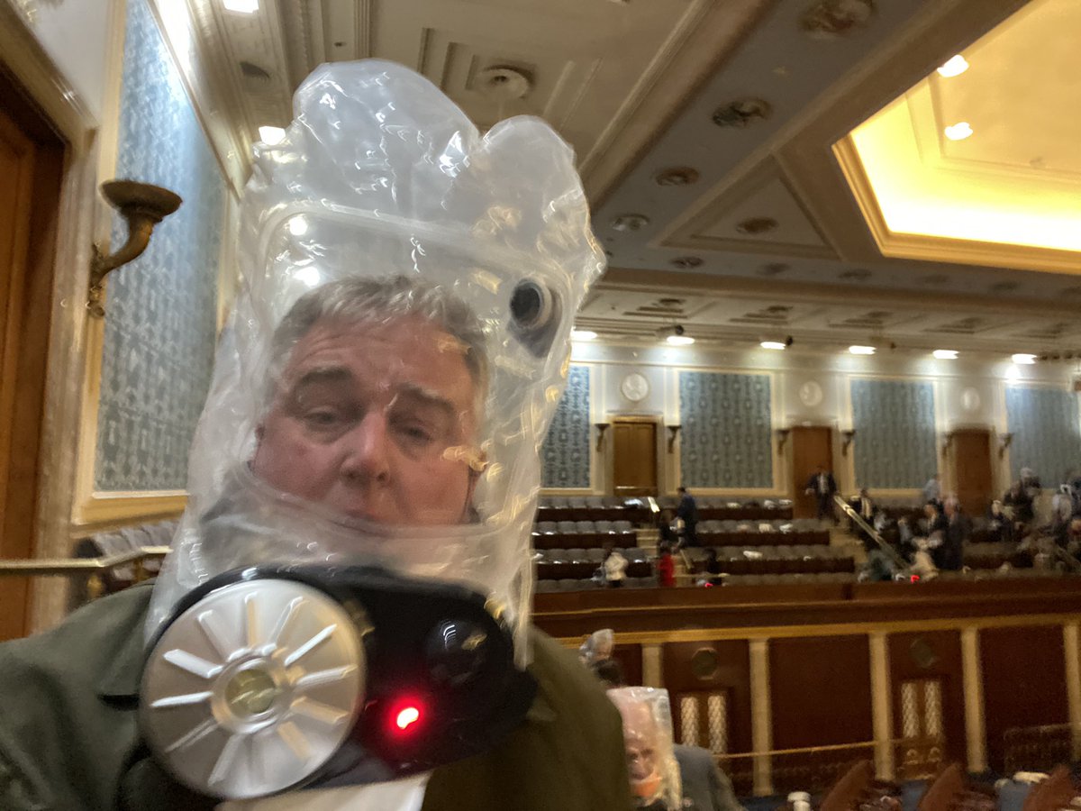 brabakr's tweet photo. @error_4oh2 @JournosPostLs The gas masks and cameras https://t.co/aIsGKWDUfD