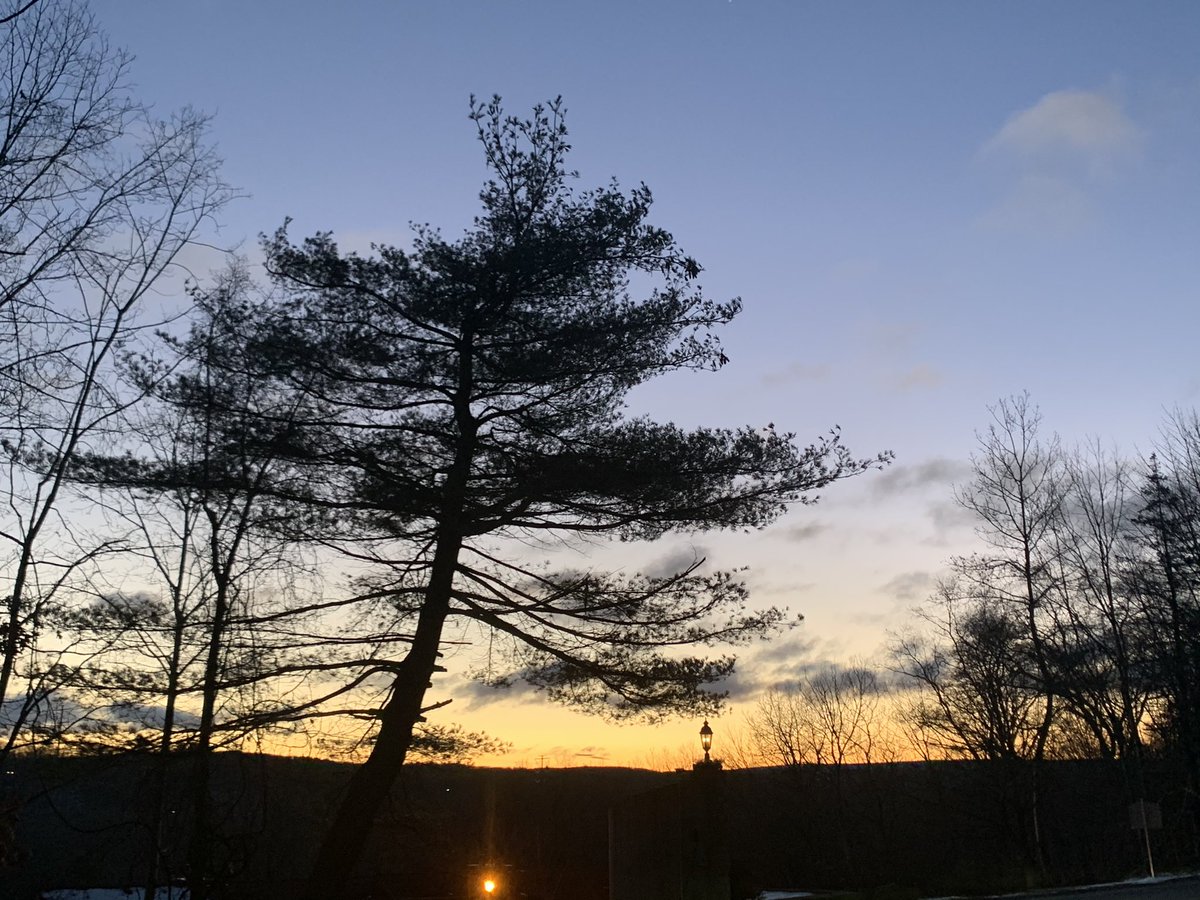Did anyone else cry this morning during the hopeful sunrise? Asking for a friend.#bekind #united #poconos