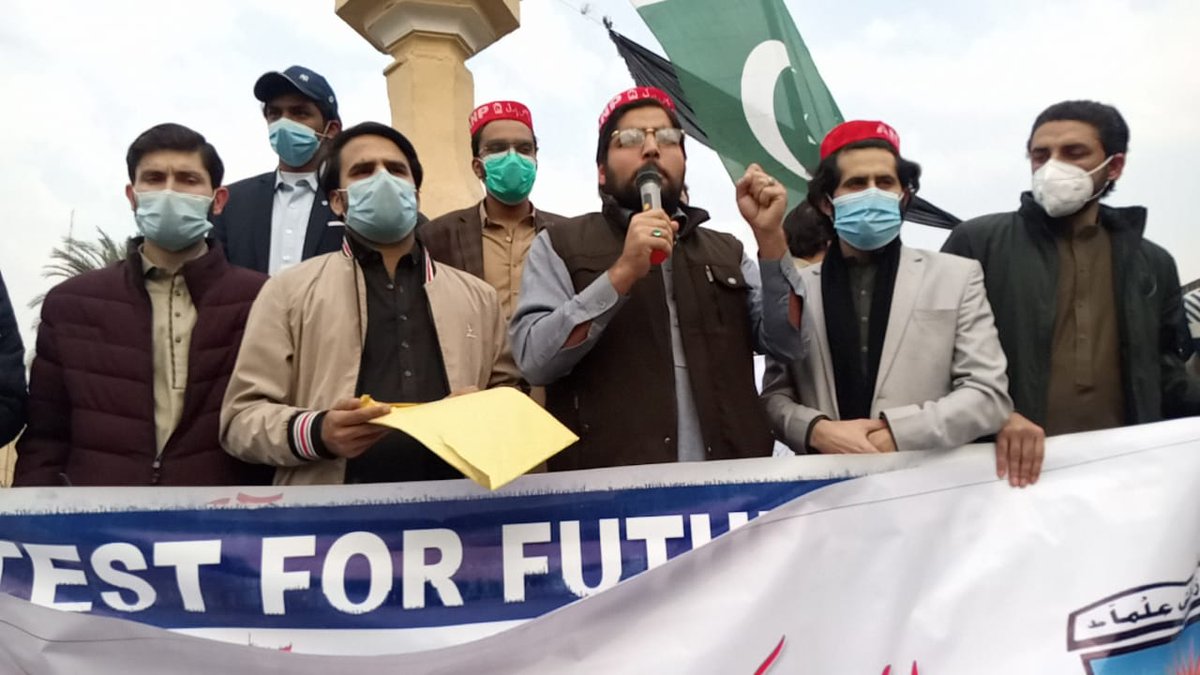 Khurshidkhan112's tweet photo. Pakhtun Students Federation Islamia College University joined the medical students' sit-in and assured them that the Pakhtun Students Federation Islamia College University would stand by them until their demands were met.
@AimalWali @BazTaimur @Khadimhussain4 @jamshidwaxir https://t.co/TdfMjSylSr