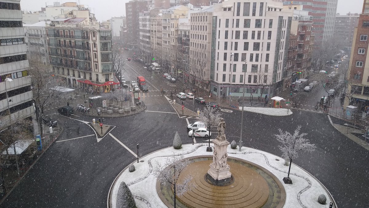trblservices's tweet photo. ❄ Right now, from our #office in #Madrid ❄

#nieve #estanevando #FelizJueves #softwaredeveloper https://t.co/iGlREXXvYK