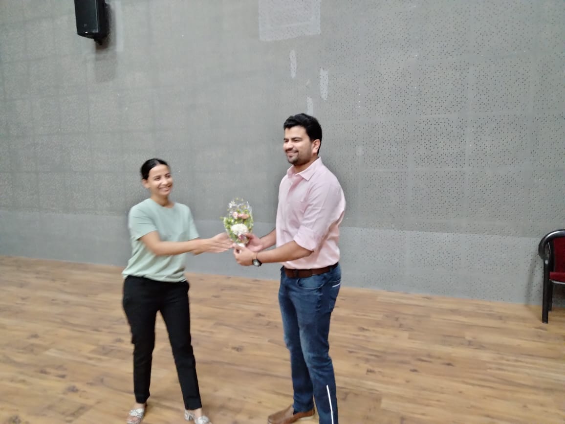 CitizenPowerFo1's tweet photo. An afternoon filled with patriotism and josh! The powerful citizens meet organised in support of our Indian Army was a grand success. Thanks to all ths bloggers and influncers present at the event.

#giftamask #mask #indianarmy #army #citizenspowerforum #cpf https://t.co/ItpHYfzUc9
