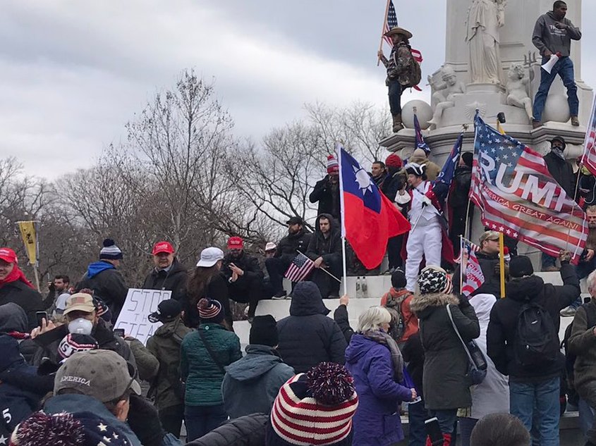 Now then... is this the flag of Taiwan/the Republic of China? What could this be suggesting? Taiwanese nationalism? Resistance to communism?  #CapitolInsurrection  #CapitolHill  #CapitolRiots