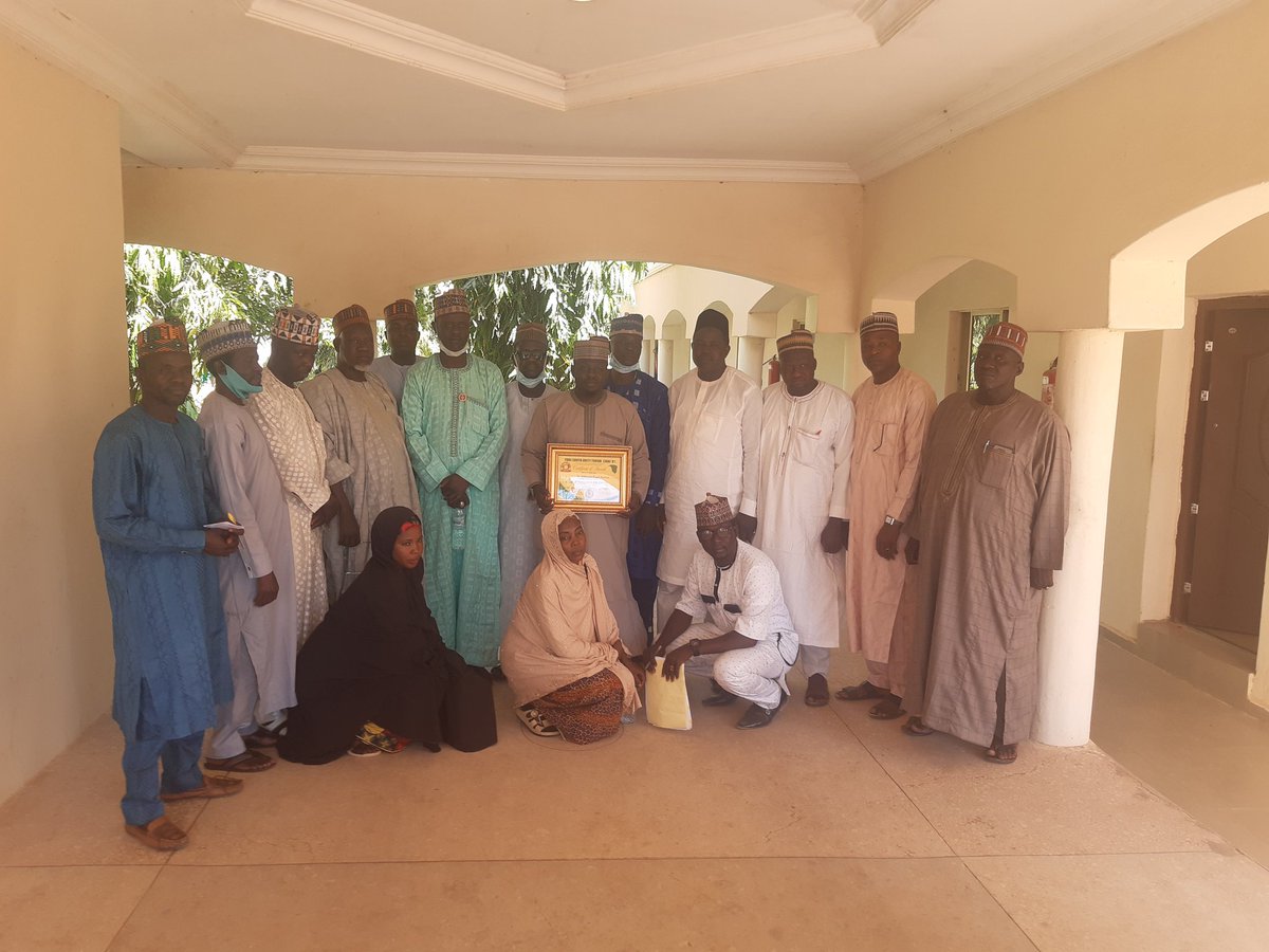 Yobe South Unity Forum Honors E.S <a href="/YSPHCMB/">Yobe SPHCMB</a> as Best Public Servant of the Year 2020.

cc: <a href="/bgkundi/">Babagana Kundi</a>