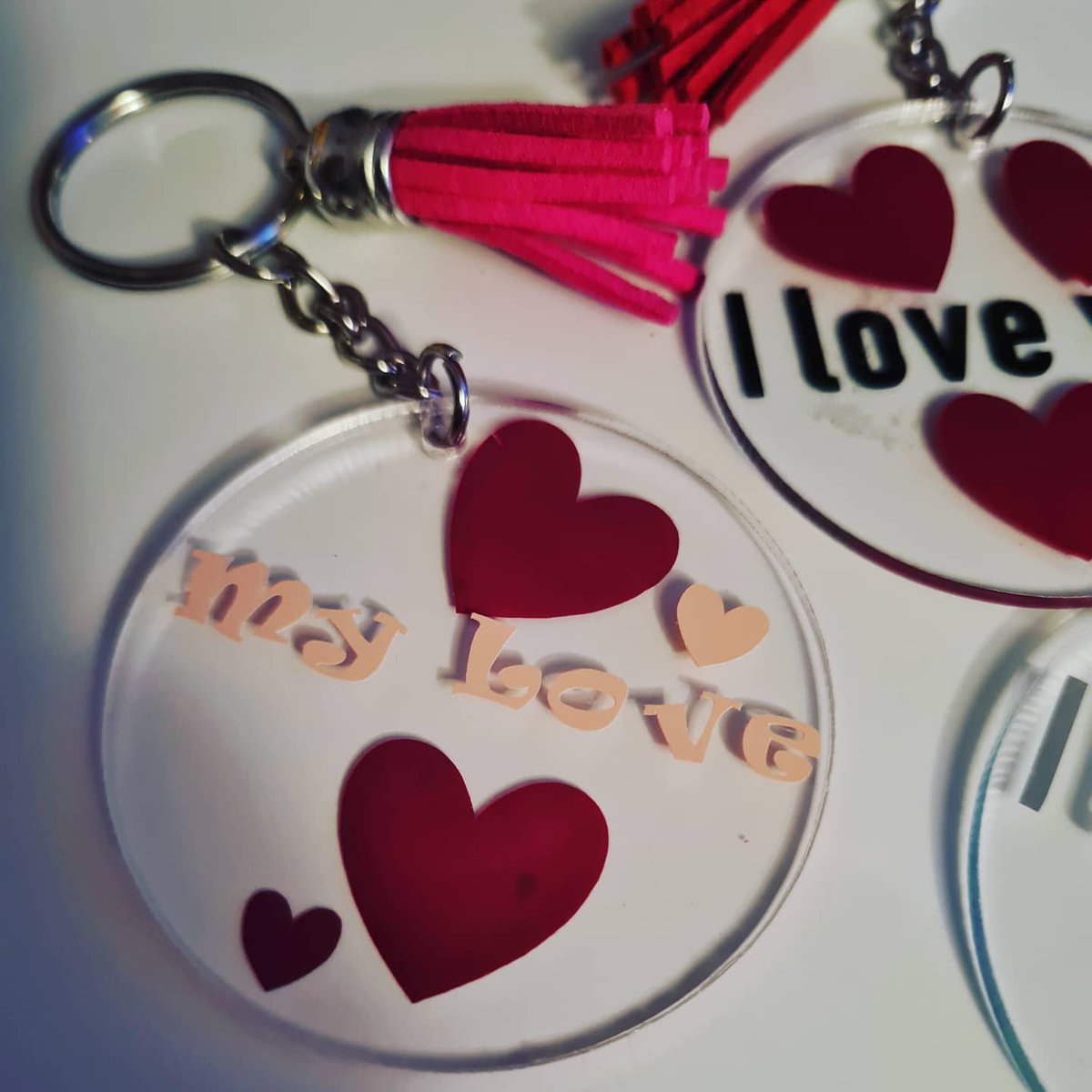 crafts_mc's tweet photo. Personalised light weight handmade keyring,  these are examples of the ones are for valentines #handmade #keyrings #ilove #buylocal #£3 @JulieMcAdam35 https://t.co/bbu8xXFAMJ