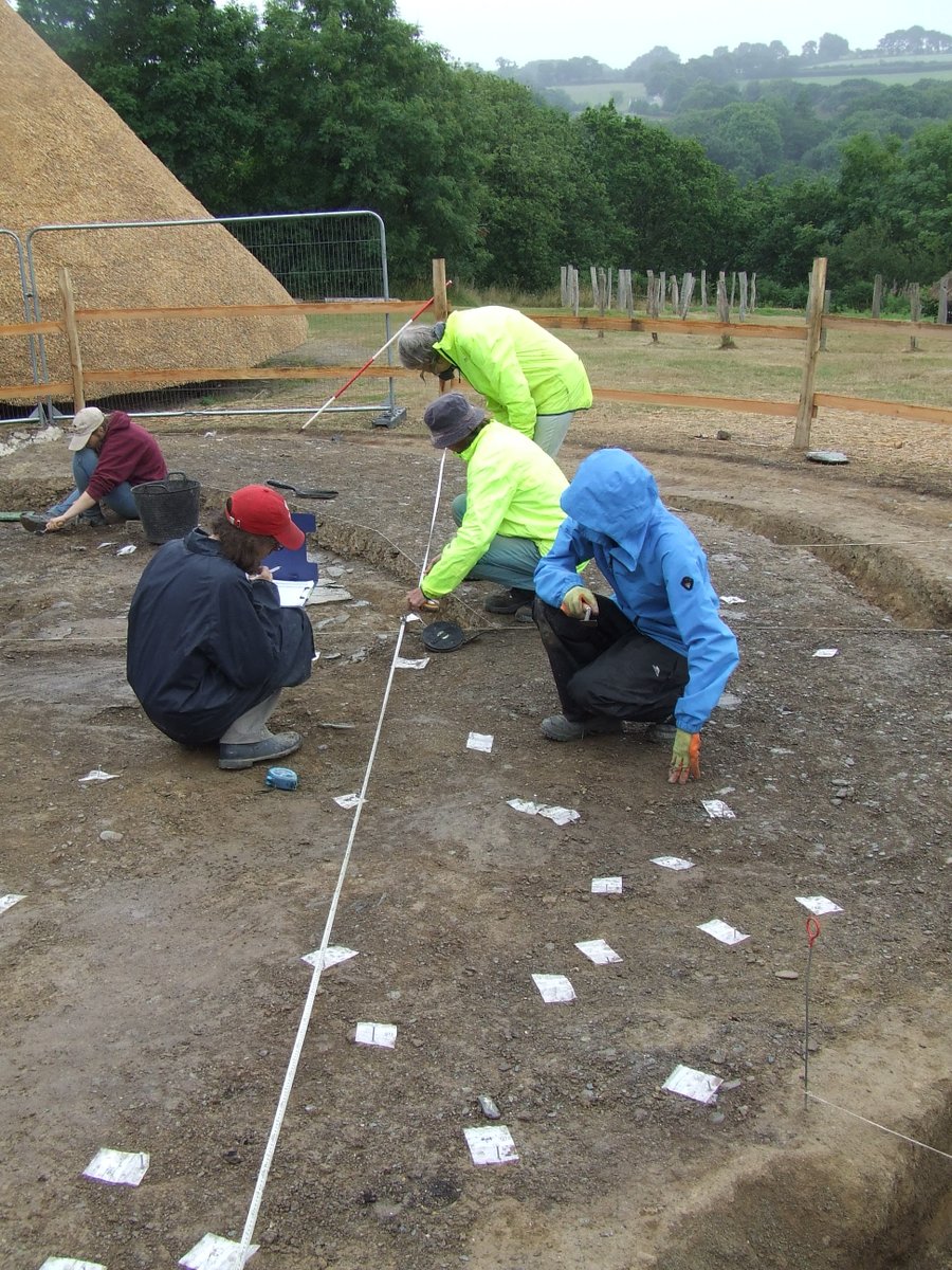 Before being rebuilt so school trips could return, the National Park arranged for them to be excavated after dismantlement.It was hoped this would shed light on the decay process and how it impacts archaeological preservation. 4/: The excavations at the site