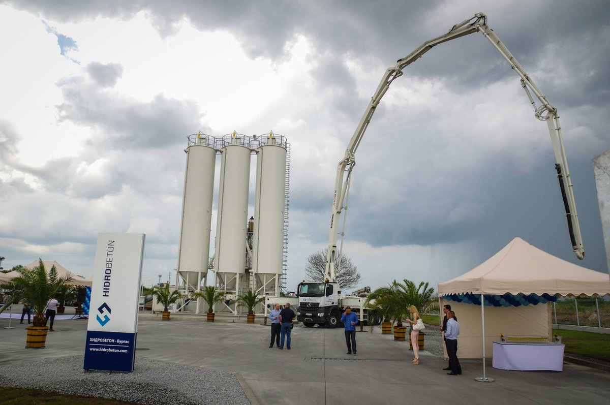 This is the company "Hydrobeton" Ltd., a leading Bulgarian 🇧🇬 manufacturer of ready-mixed concrete for construction, transportation and laying.
More than BGN 7,000,000 have been invested in the base, district 46 of PZ "North" in the city of Burgas.
