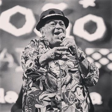Sonora2pt0's tweet photo. Morreu aos 89 anos, vítima da Covid-19, o cantor pernambucano Genival Lacerda. Considerado um dos maiores cantores de forró do Brasil, Genival tinha um estilo irreverente de contar suas histórias em forma de música.

#musica #noticias #genivallacerda #forró #nordeste https://t.co/8oFPxdGnlz