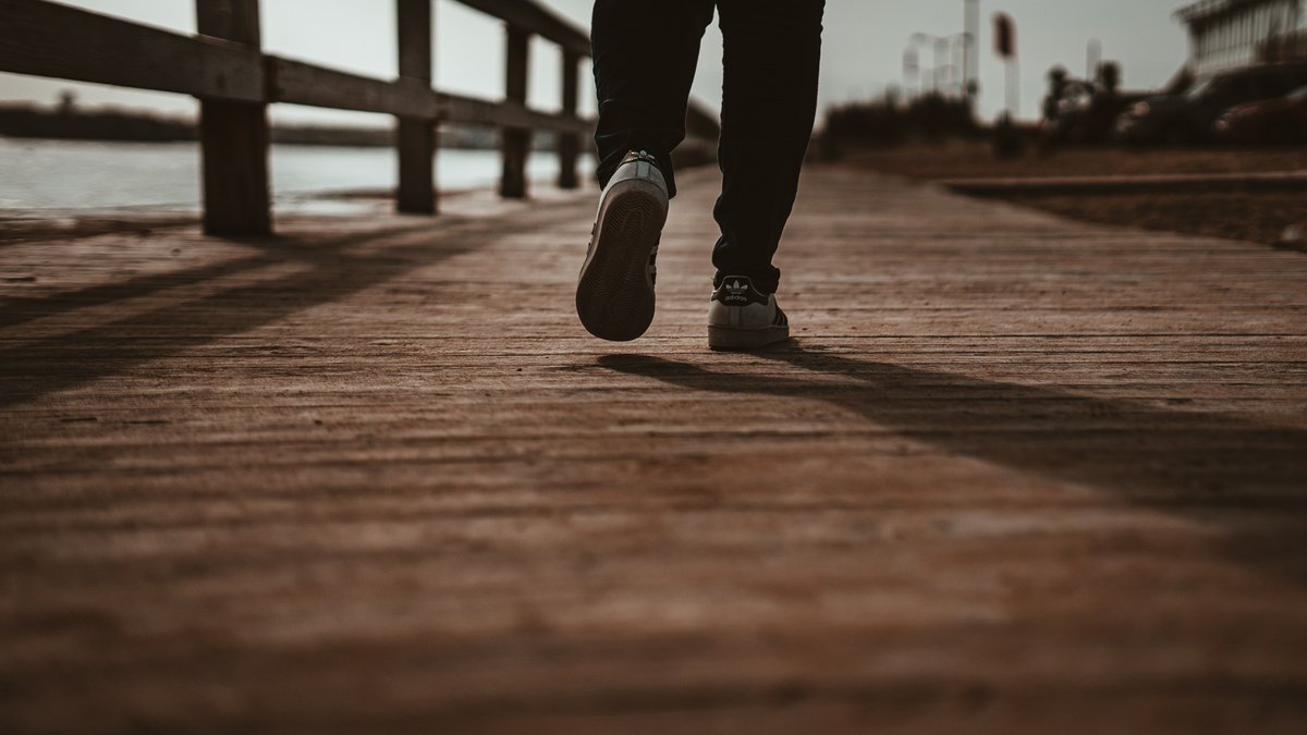 Klaar met binnen? Behoefte aan een frisse neus? Ga naar buiten! 

Jouw binnenkamer kan ook de omgeving zijn waar je woont. Maak eens tijd voor een gebedswandeling. Tips hoe dit te doen? Check: buff.ly/3nxYoNI.

Het is #tijdvoordebinnenkamer.