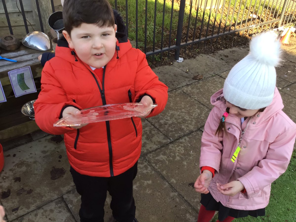 EPA_TabbiesFS2's tweet photo. The children have enjoyed exploring water and ice
@EPA_TabbiesFS2 #eastfieldpri_science https://t.co/jlvWY1RqLH