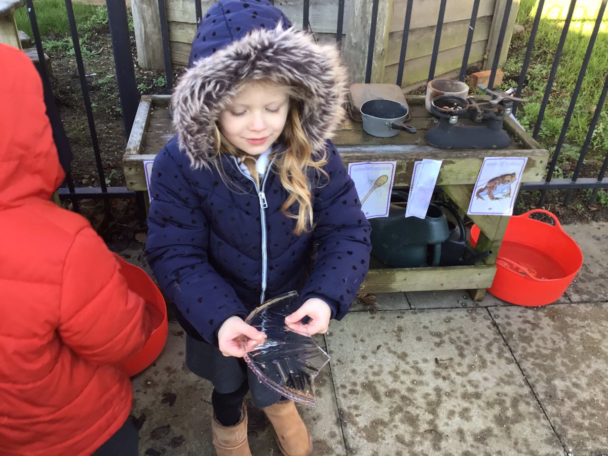 EPA_TabbiesFS2's tweet photo. The children have enjoyed exploring water and ice
@EPA_TabbiesFS2 #eastfieldpri_science https://t.co/jlvWY1RqLH