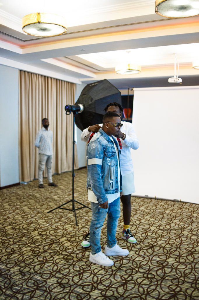 Olamide as  @itelNigeria phones. A thread......