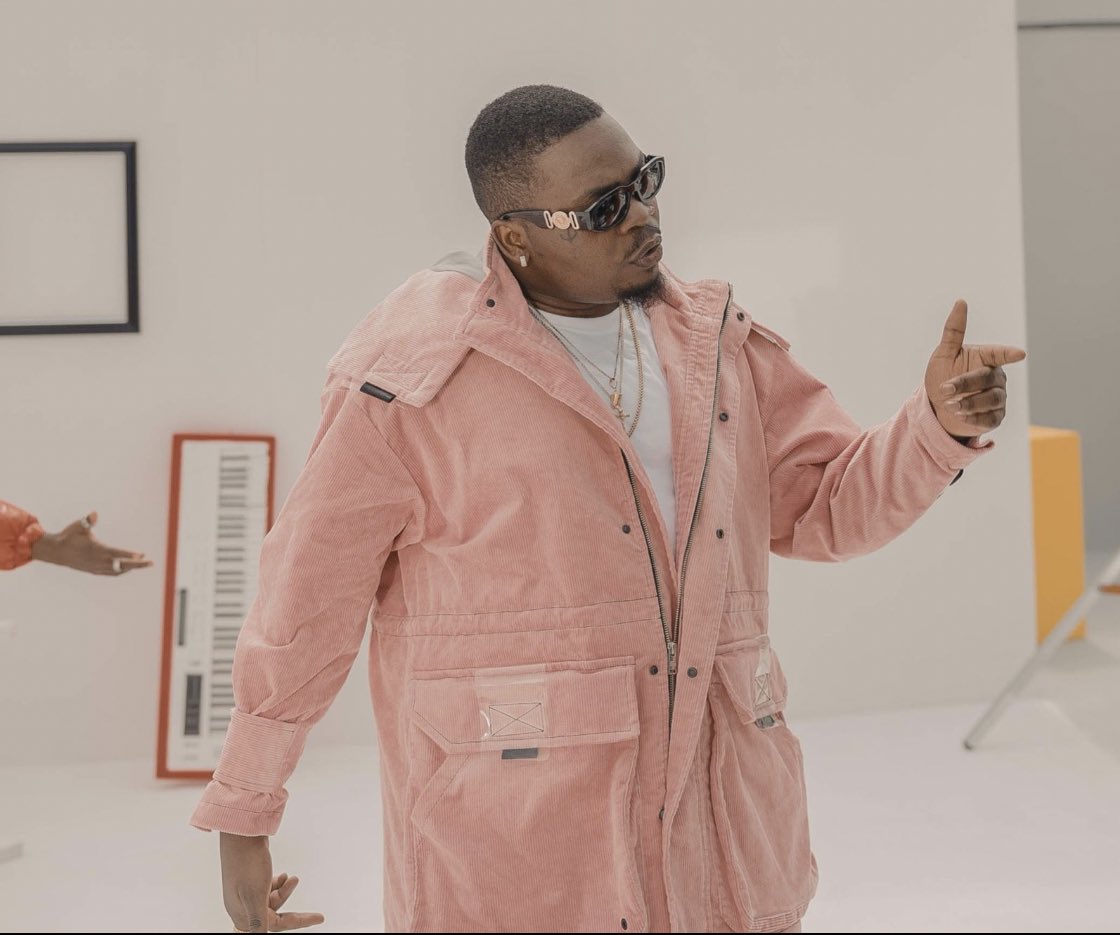 Olamide as  @itelNigeria phones. A thread......
