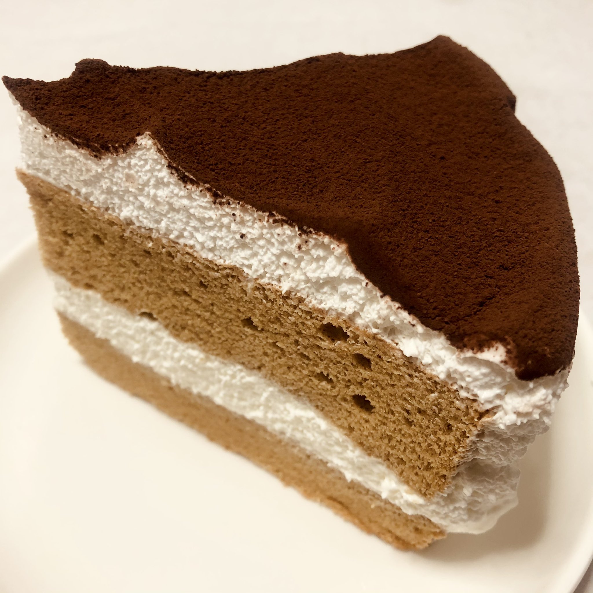 Yoko 久しぶりに日本で過ごす誕生日 また1年がんばります ティラミスケーキ美味しい T Co 662takwwrc Twitter