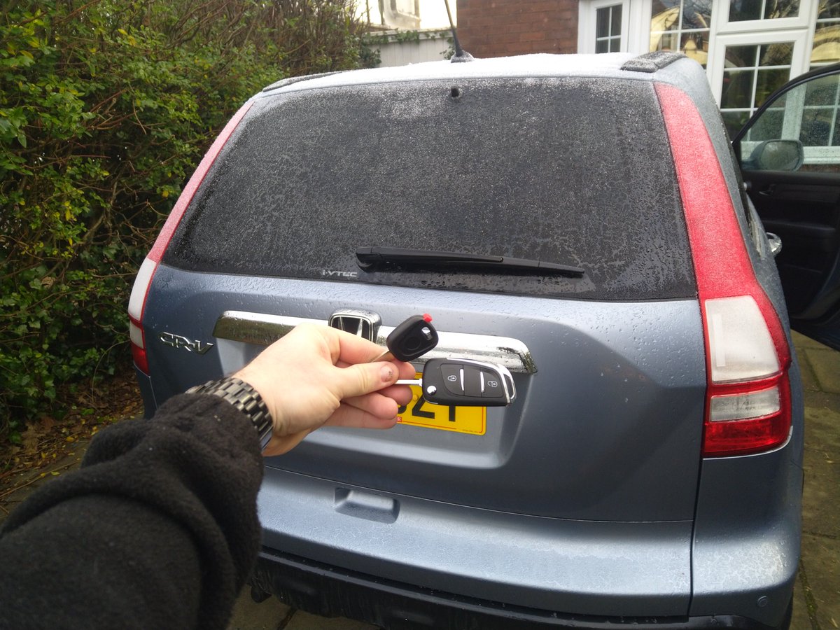 Honda CR-V 2007 - All Keys Lost - 01704 501336 🔑 - Vehicle lost all its keys. Supplied a full flip remote key along with a spare - Same Day Service 

#honda #crv #carkey #hondalife #4x4 #offroad #lostkeys #locksmith #autolocksmith #masterocksmith #southport #merseyside #lancs