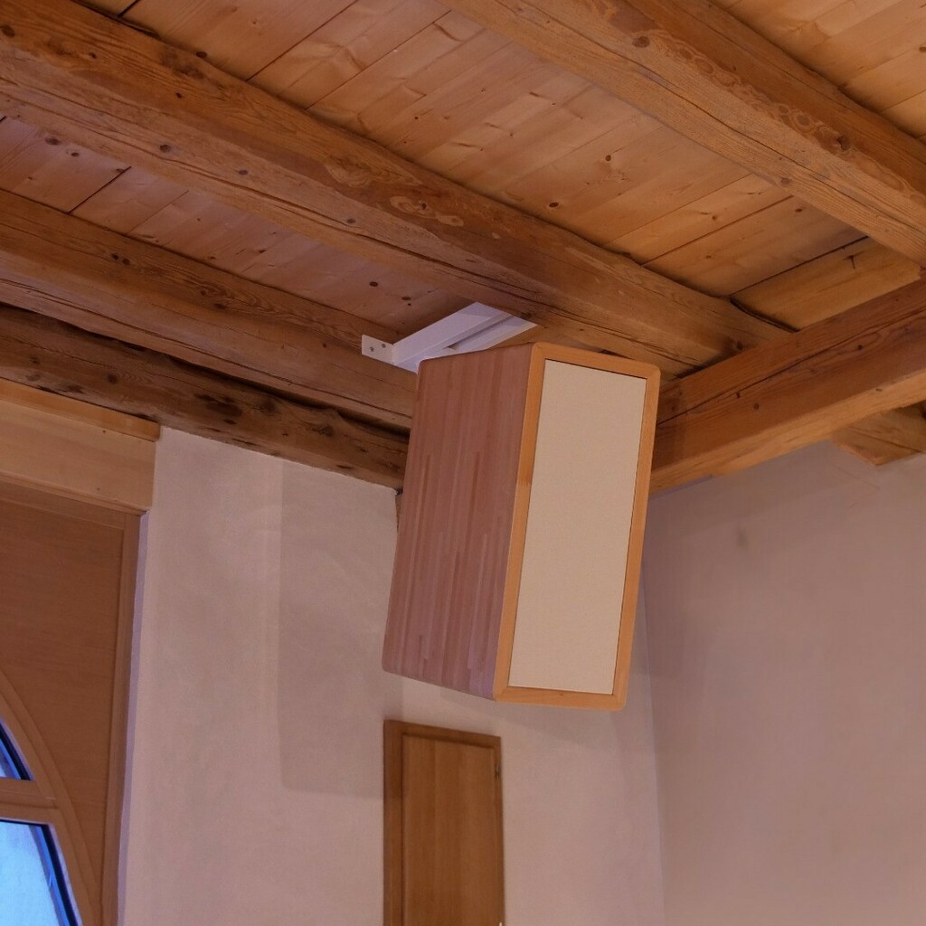 KlingerFavre's tweet photo. Just achived this very cosy installation of Studio 17 UT Klinger Favre speakers
On demand sober finish, Beechwood and Linen to fit the raw material style of this warm renovated farm.
/// Suspension d'une paire de Studio 17 UT Klinger Favre pour passer l'… https://t.co/Fw9FdrwXF6 https://t.co/BUup0OxcvS